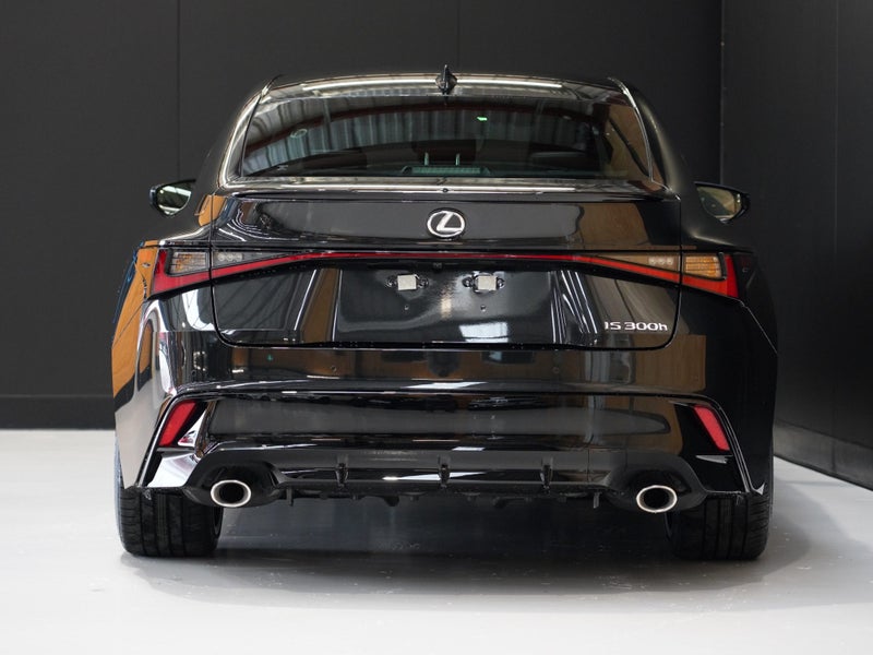 2025 Lexus IS 300h F SPORT 2.5P HV ECVT RWD image 5
