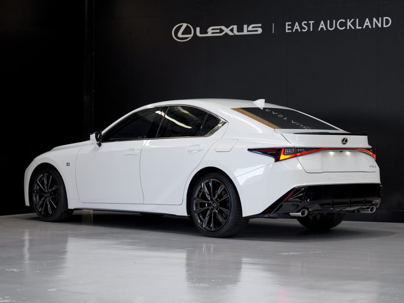 2025 Lexus IS 300h F SPORT 2.5P HV ECVT RWD image 3