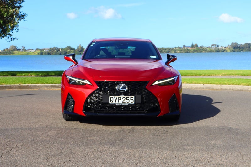 2025 Lexus IS 300h F Sport 2.5Ph/Hd image 2