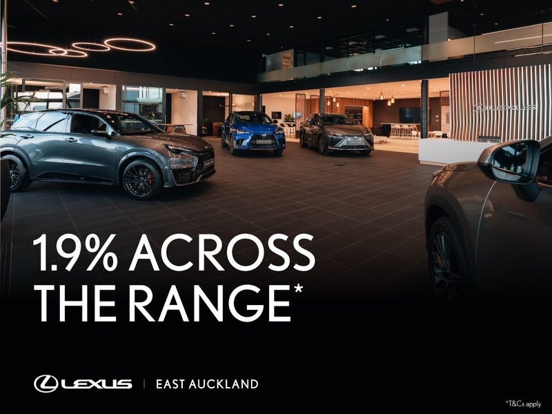 2025 Lexus IS 300h IS300HLIMITED 2.5P HV ECVT R... image 2