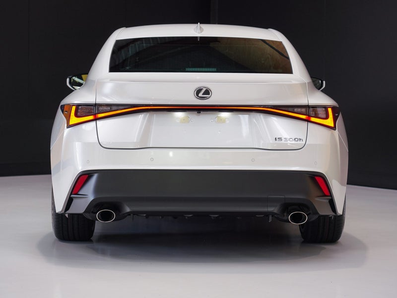2025 Lexus IS 300h IS300HLIMITED 2.5P HV ECVT R... image 3