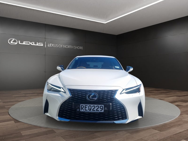 2025 Lexus IS 300h Limited 2.5L Hybrid 2WD Sedan image 2