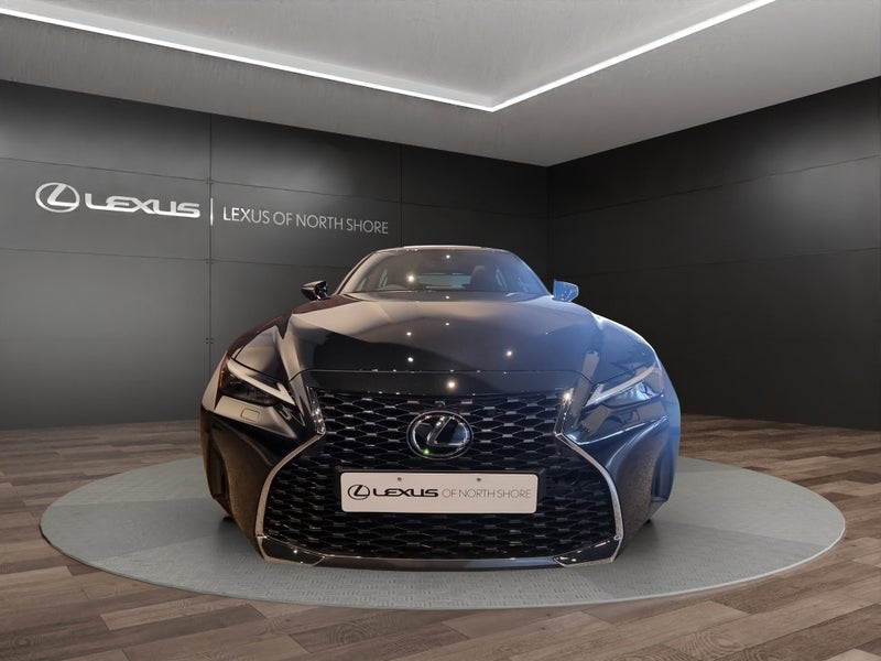 2025 Lexus IS 300h LIMITED 2.5L Hybrid RWD image 2