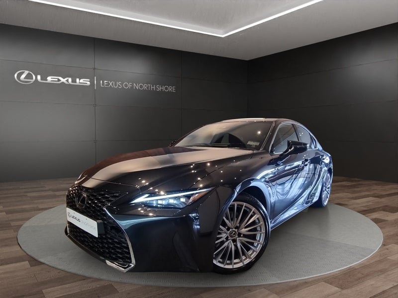 2025 Lexus IS 300h LIMITED 2.5L Hybrid RWD image 3