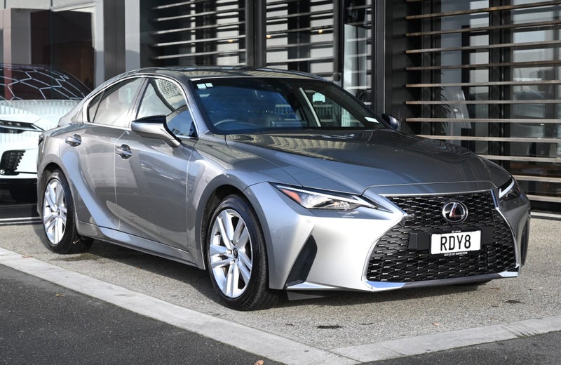 2025 Lexus IS 300h Premium 2.5Ph Self-Charging... image 1