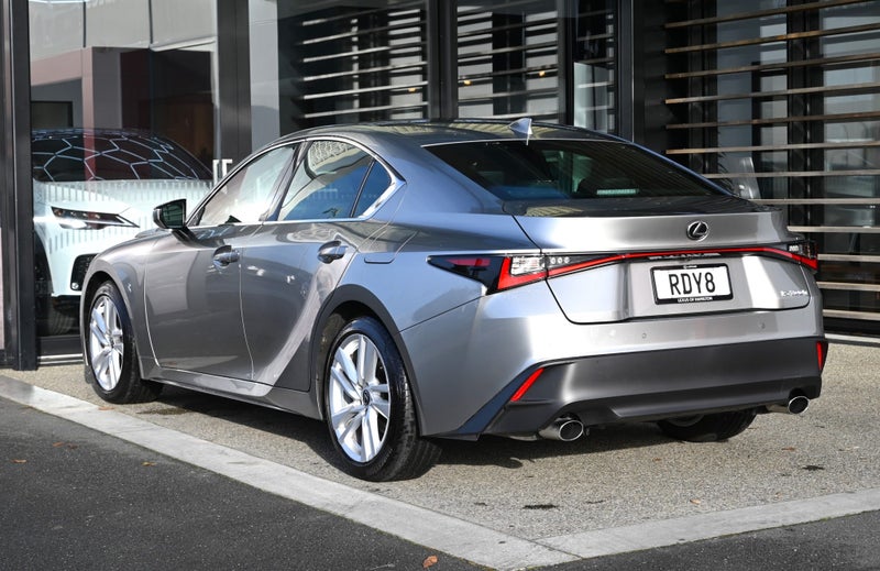 2025 Lexus IS 300h Premium 2.5Ph Self-Charging... image 5