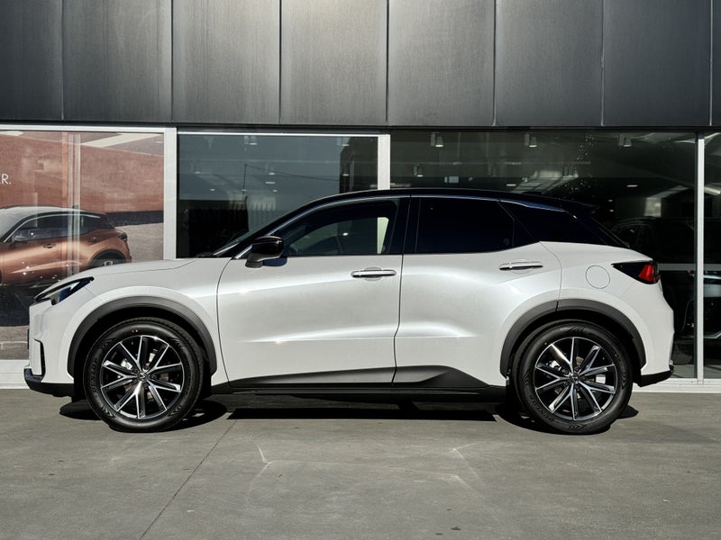 2025 Lexus LBX Active 1.5L Hybrid image 4
