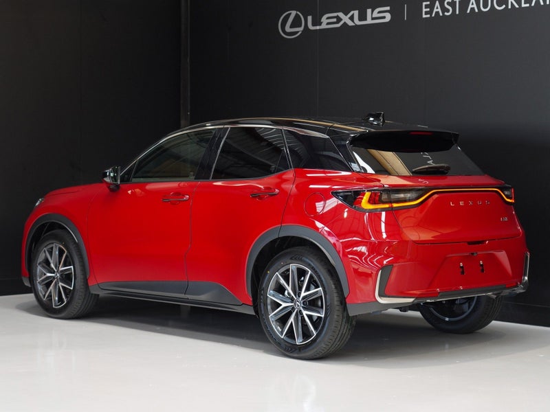 2025 Lexus LBX Active 1.5P HEV ECVT FWD image 3