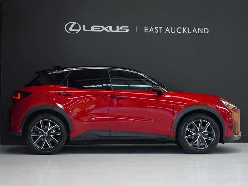 2025 Lexus LBX Active 1.5P HEV ECVT FWD image 4