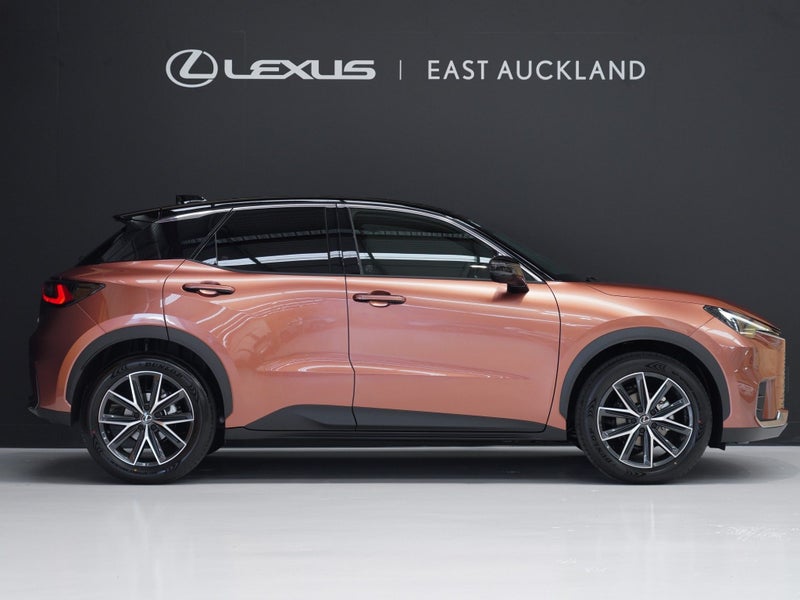 2025 Lexus LBX Active 1.5P HEV ECVT FWD image 4