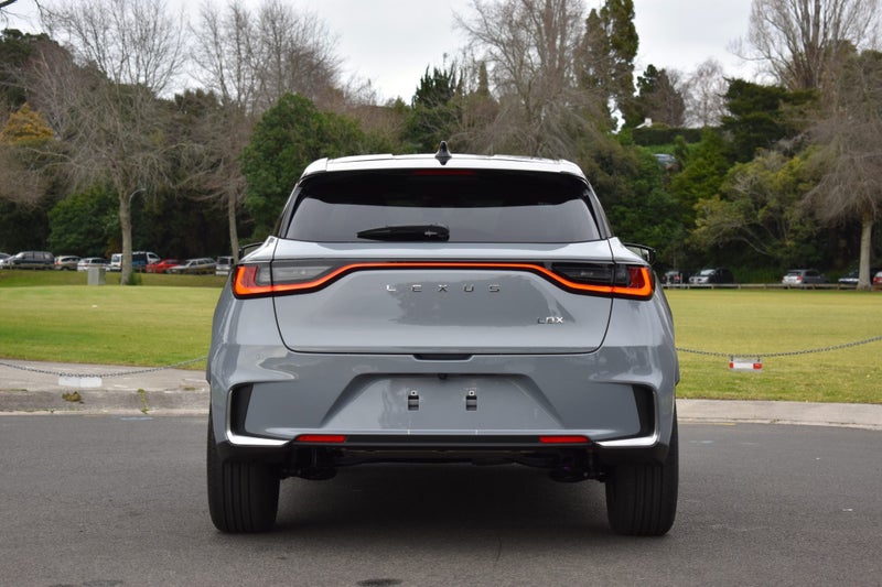 2025 Lexus LBX Active 1.5P HEV ECVT FWD (LBXFA-... image 4