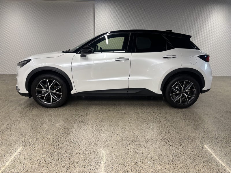 2025 Lexus LBX Active 1.5P HEV ECVT FWD SUV/5D/5S image 3