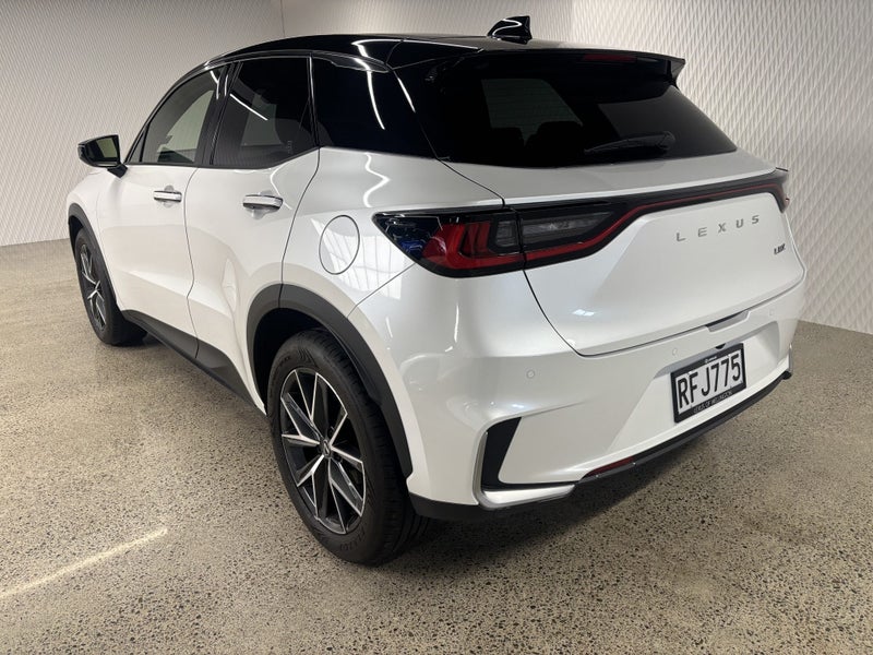 2025 Lexus LBX Active 1.5P HEV ECVT FWD SUV/5D/5S image 4