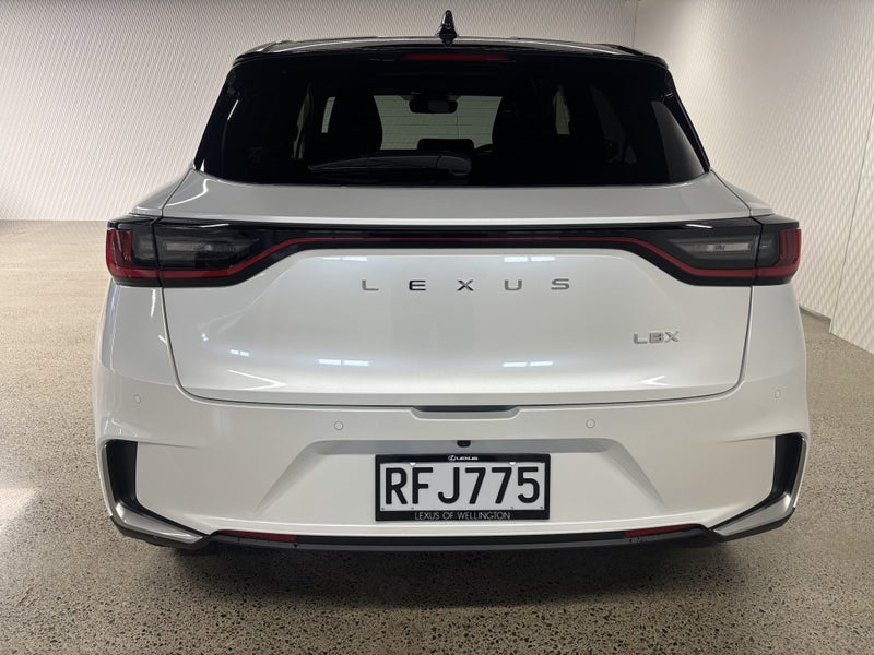 2025 Lexus LBX Active 1.5P HEV ECVT FWD SUV/5D/5S image 5