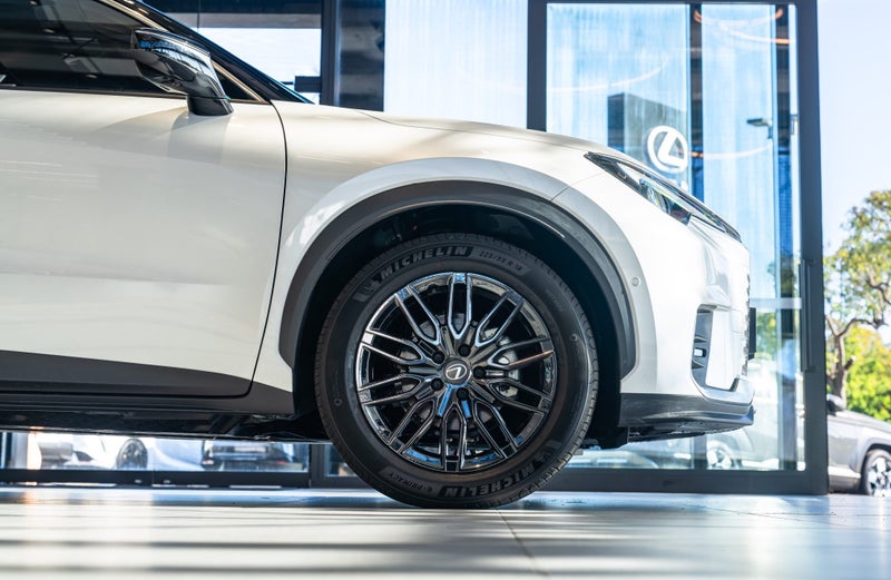 2025 Lexus LBX Cool 1.5L Hybrid Petrol Auto SUV image 4