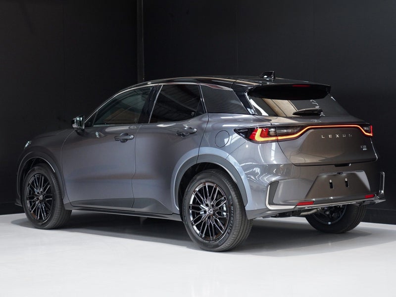 2025 Lexus LBX Cool 1.5P HEV ECVT AWD image 3
