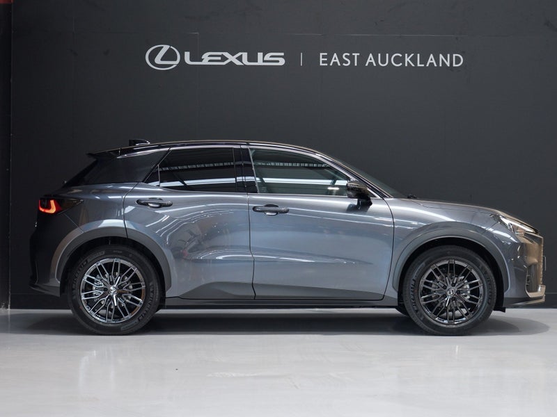 2025 Lexus LBX Cool 1.5P HEV ECVT AWD image 4