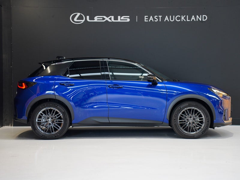 2025 Lexus LBX Cool 1.5P HEV ECVT AWD SUV/5D/5S image 3