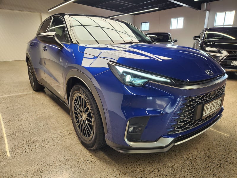 2025 Lexus LBX Cool 1.5P HEV ECVT FWD image 4