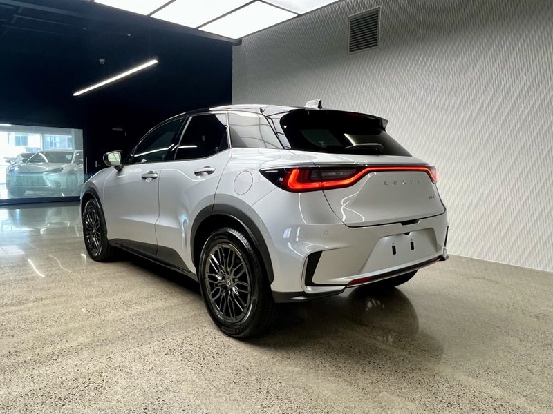 2025 Lexus LBX Cool 1.5P HEV ECVT FWD image 4