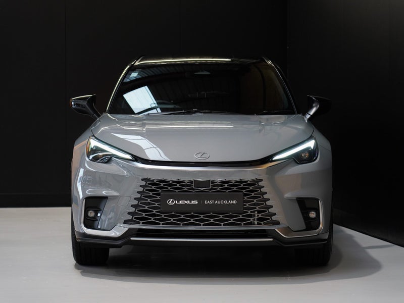 2025 Lexus LBX Cool 1.5P HEV ECVT FWD image 3