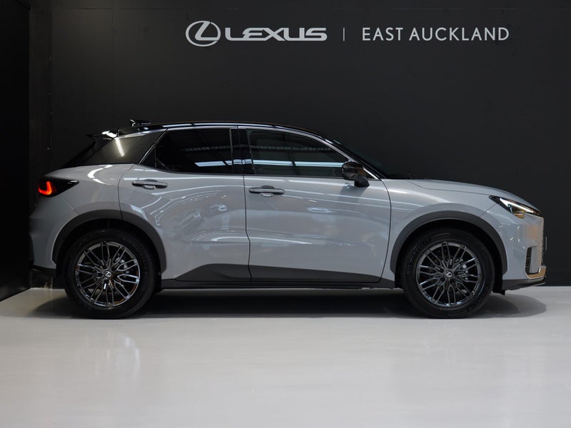 2025 Lexus LBX Cool 1.5P HEV ECVT FWD image 5