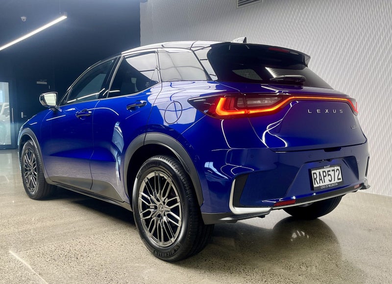 2025 Lexus LBX Cool 1.5P HEV ECVT FWD image 3