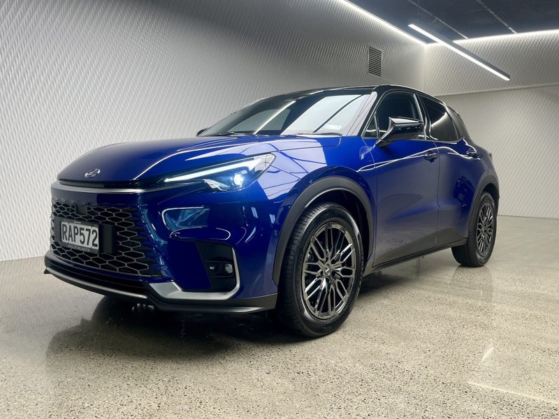 2025 Lexus LBX Cool 1.5P HEV ECVT FWD image 4