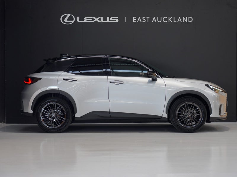 2025 Lexus LBX Cool 1.5P HEV ECVT FWD image 4