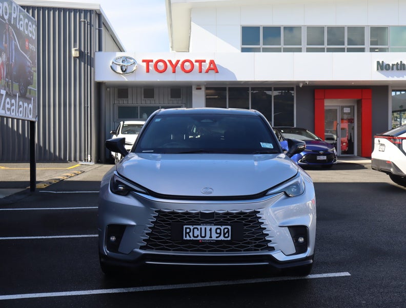 2025 Lexus LBX Cool 1.5P HEV ECVT FWD SUV/5D/5S image 2