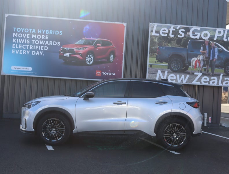 2025 Lexus LBX Cool 1.5P HEV ECVT FWD SUV/5D/5S image 4