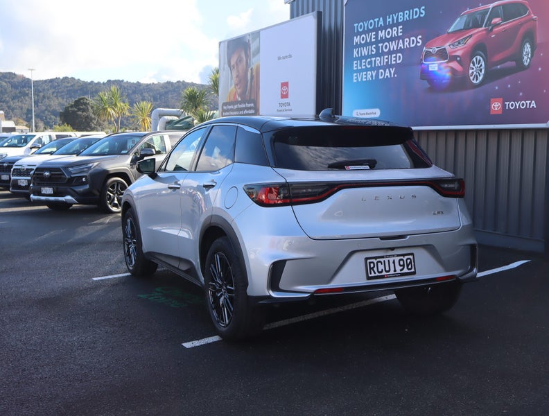 2025 Lexus LBX Cool 1.5P HEV ECVT FWD SUV/5D/5S image 5