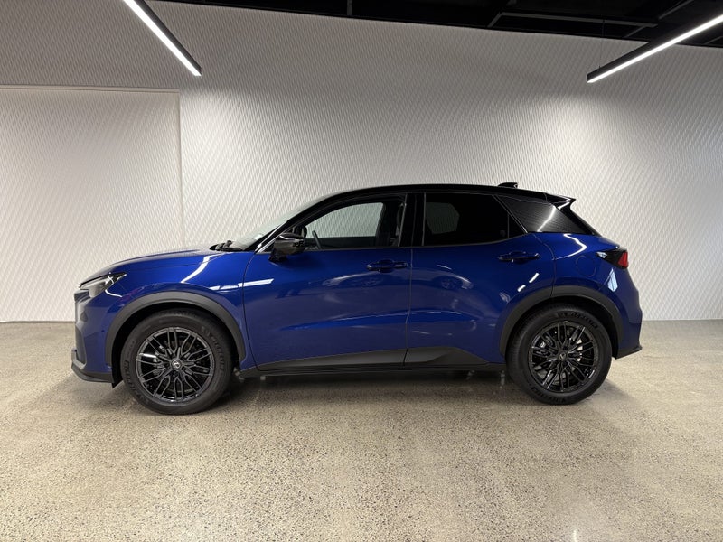 2025 Lexus LBX Cool 1.5P HEV ECVT FWD SUV/5D/5S image 3