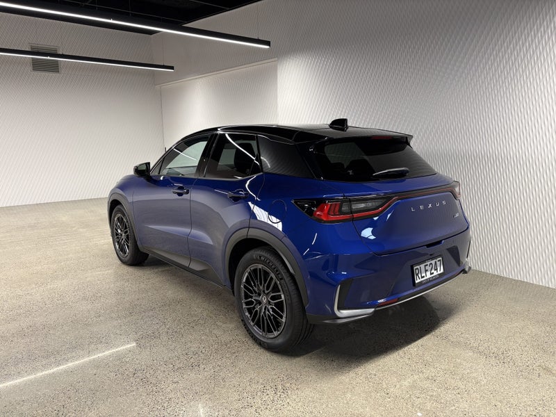 2025 Lexus LBX Cool 1.5P HEV ECVT FWD SUV/5D/5S image 4