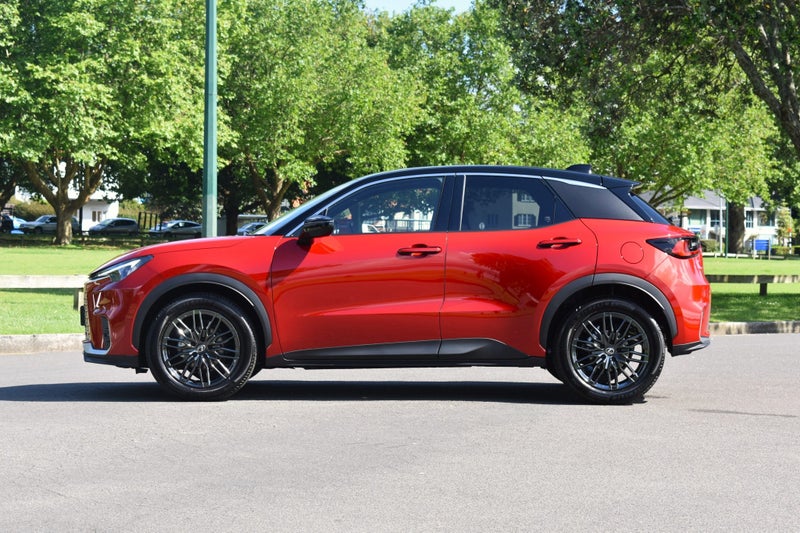 2025 Lexus LBX Cool 1.5P HEV ECVT FWD SUV image 4