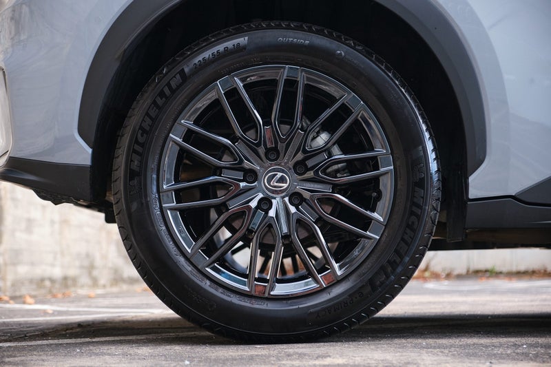 2025 Lexus LBX Cool FWD image 5
