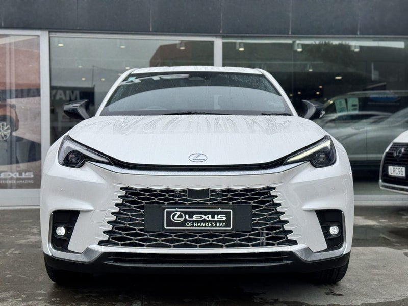 2025 Lexus LBX Relax 1.5L Hybrid image 2