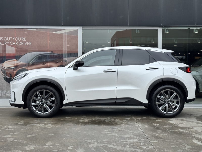 2025 Lexus LBX Relax 1.5L Hybrid image 4