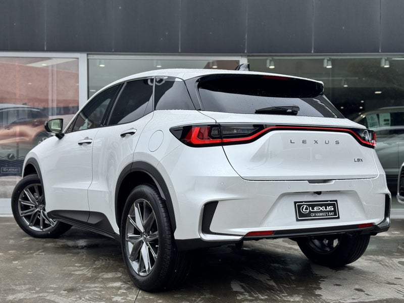2025 Lexus LBX Relax 1.5L Hybrid image 5