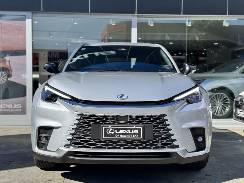 2025 Lexus LBX Relax 1.5L Hybrid image 3