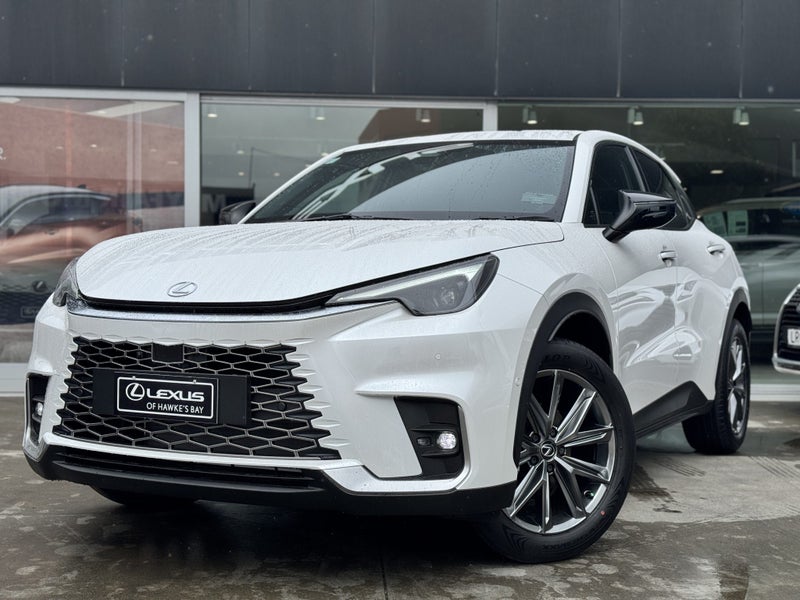2025 Lexus LBX Relax 1.5L Hybrid FWD image 4