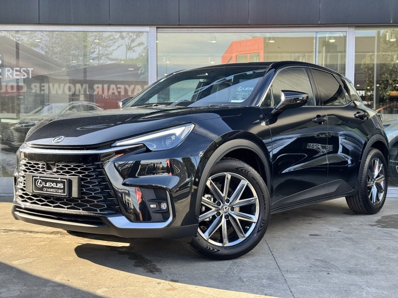 2025 Lexus LBX Relax 1.5L Hybrid FWD image 3