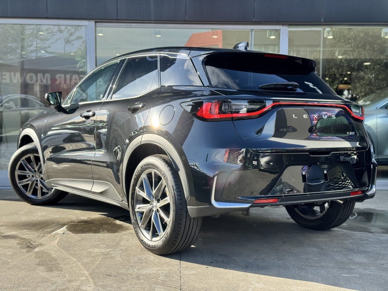 2025 Lexus LBX Relax 1.5L Hybrid FWD image 5