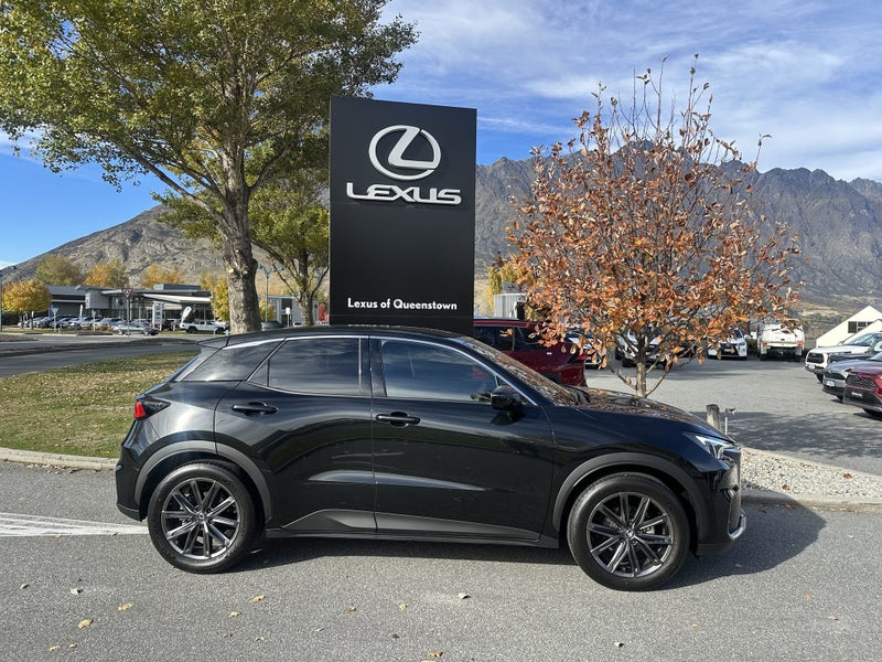 2025 Lexus LBX Relax 1.5P HEV AWD image 2