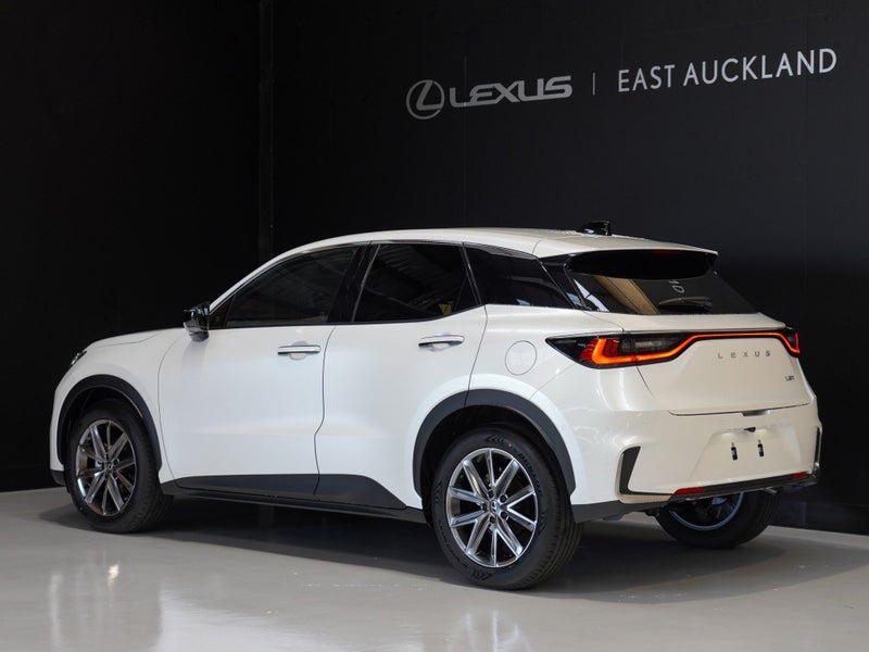 2025 Lexus LBX Relax 1.5P HEV ECVT FWD image 3