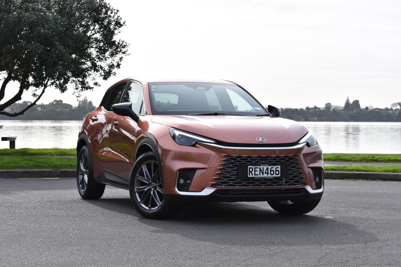 2025 Lexus LBX Relax 1.5P HEV ECVT FWD SUV/5D/5... image 1