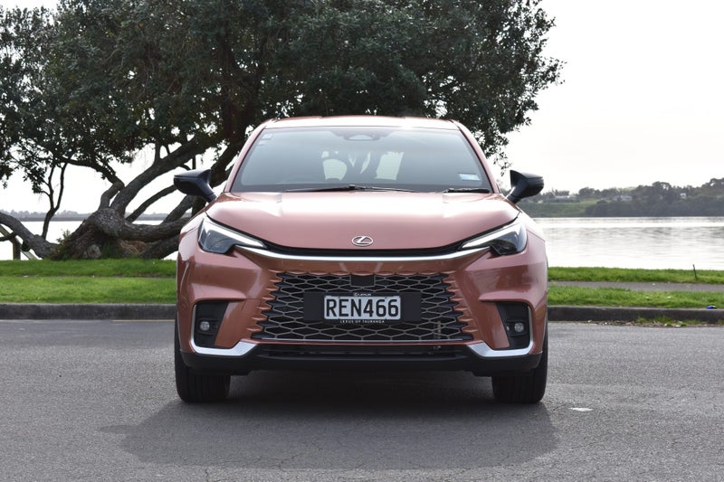 2025 Lexus LBX Relax 1.5P HEV ECVT FWD SUV/5D/5... image 3