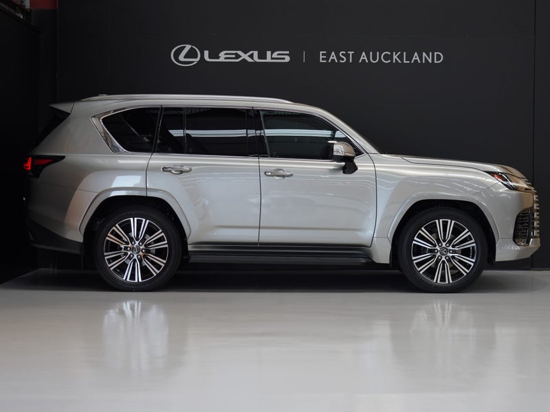 2025 Lexus LX 500d 500D Limited 3.3Dt image 3