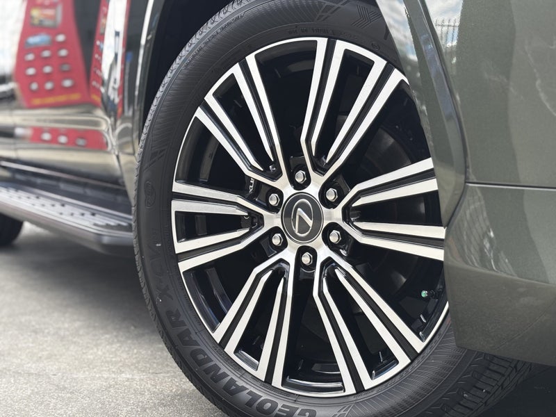 2025 Lexus LX 500d 500D Limited 3.3Dt image 2