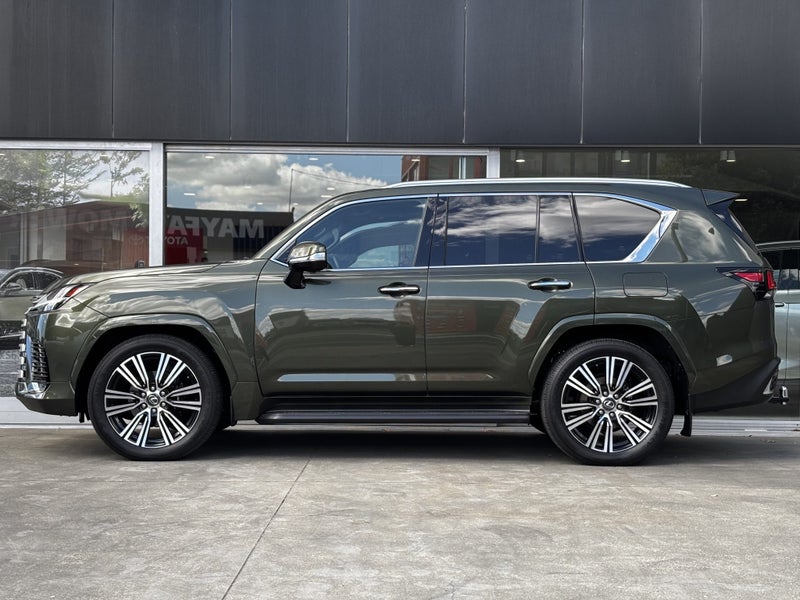 2025 Lexus LX 500d 500D Limited 3.3Dt image 4